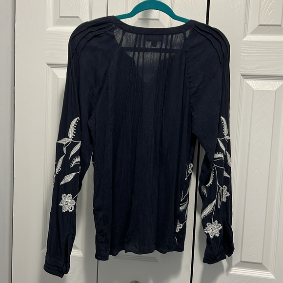 J Jill black boho top M petite top so cute $12 black w/white embroidery - Picture 4 of 6